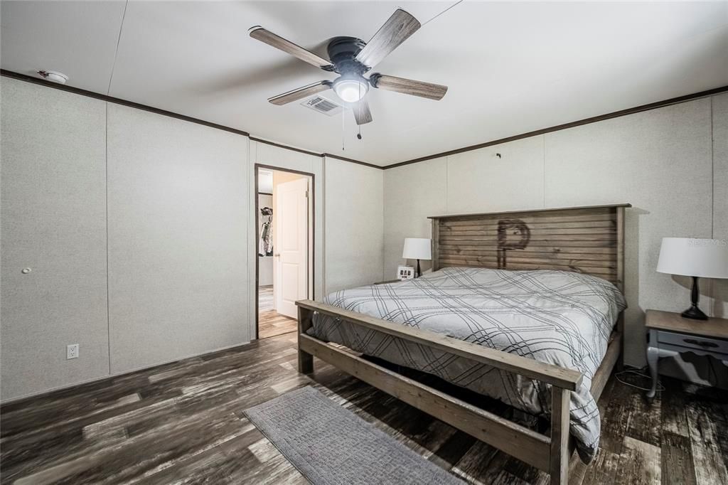 For Sale: $389,000 (4 beds, 2 baths, 1493 Square Feet)