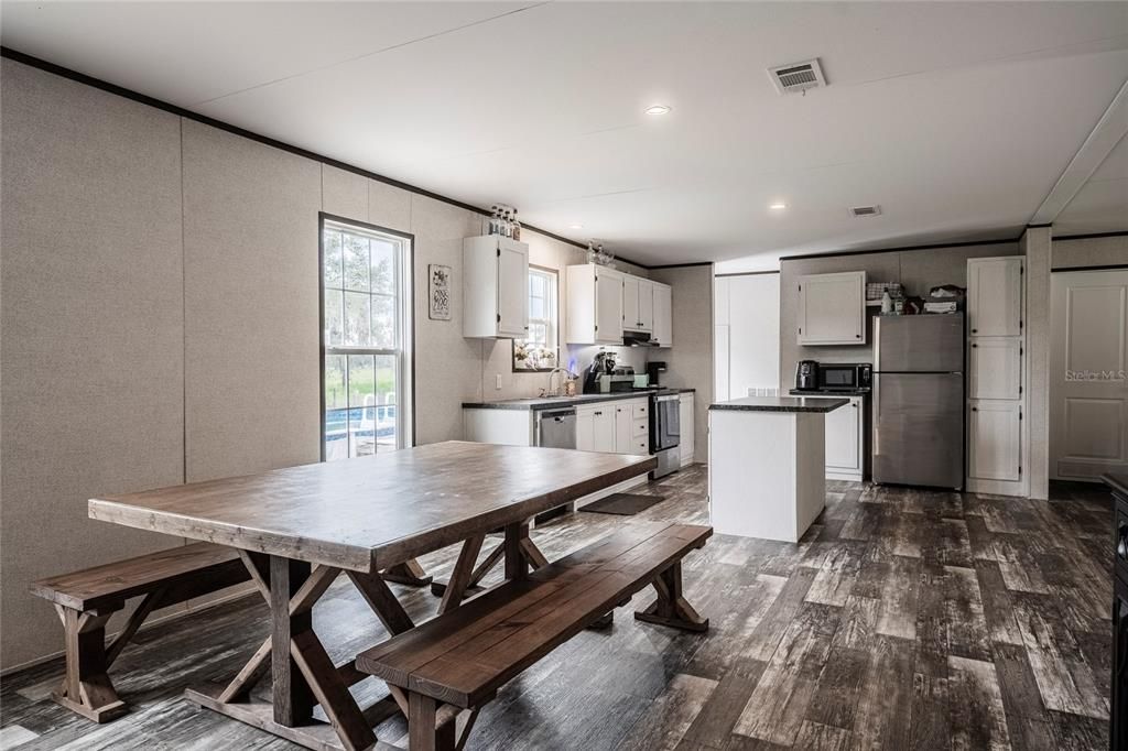 For Sale: $389,000 (4 beds, 2 baths, 1493 Square Feet)