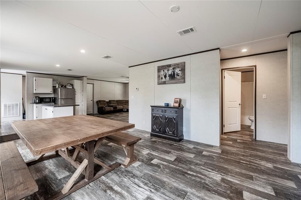 For Sale: $389,000 (4 beds, 2 baths, 1493 Square Feet)