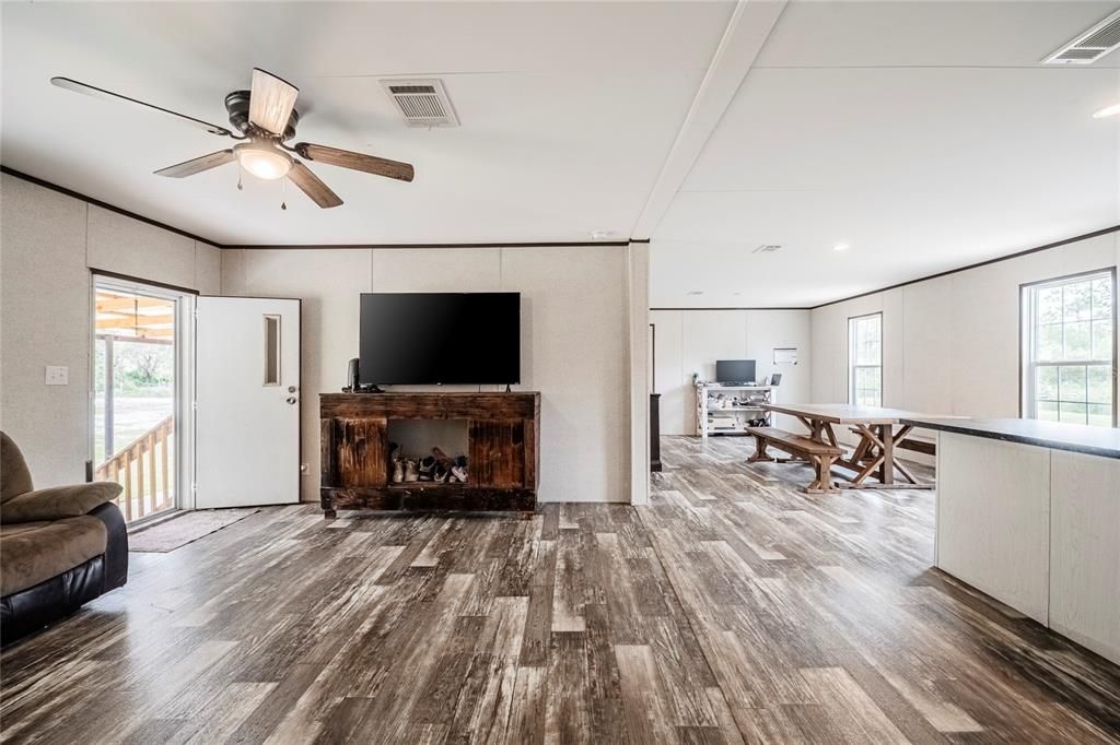 For Sale: $389,000 (4 beds, 2 baths, 1493 Square Feet)