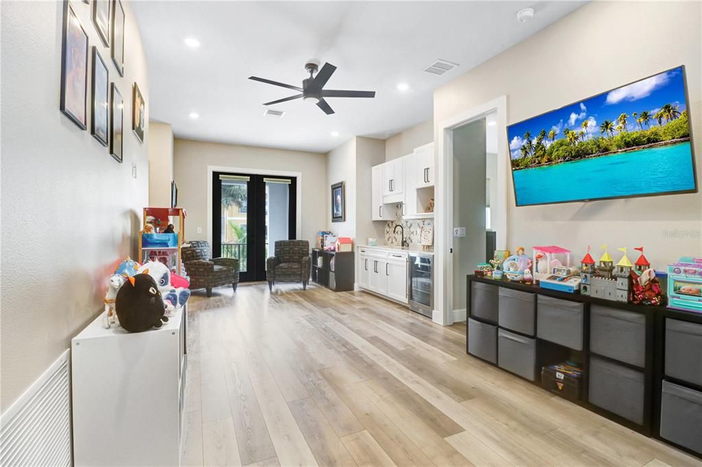For Sale: $1,499,900 (4 beds, 4 baths, 3914 Square Feet)