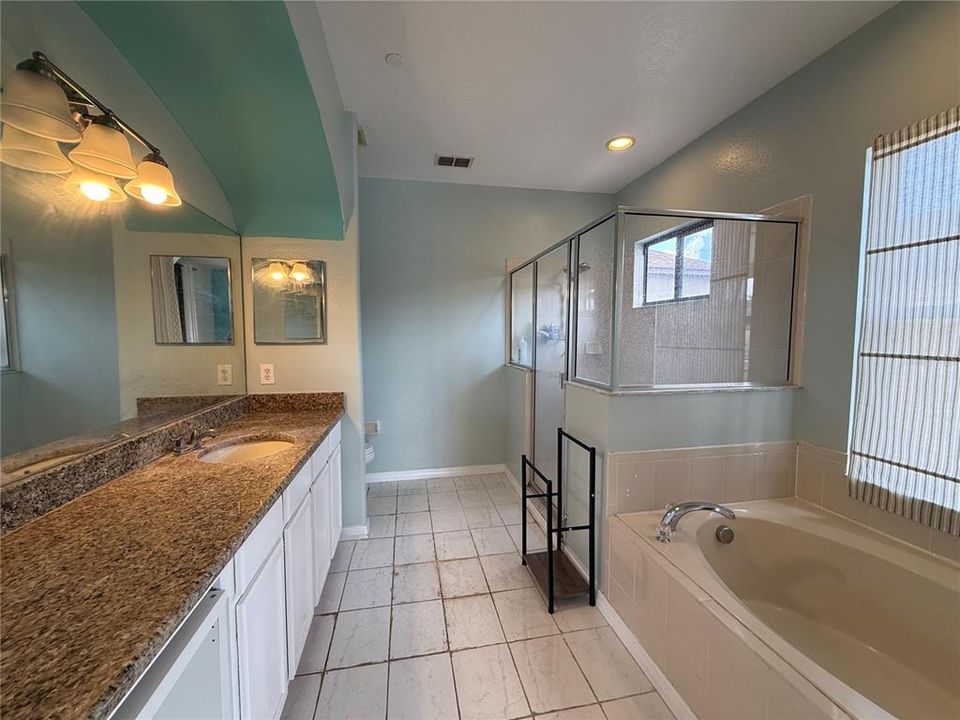 Active With Contract: $550,000 (4 beds, 2 baths, 2707 Square Feet)