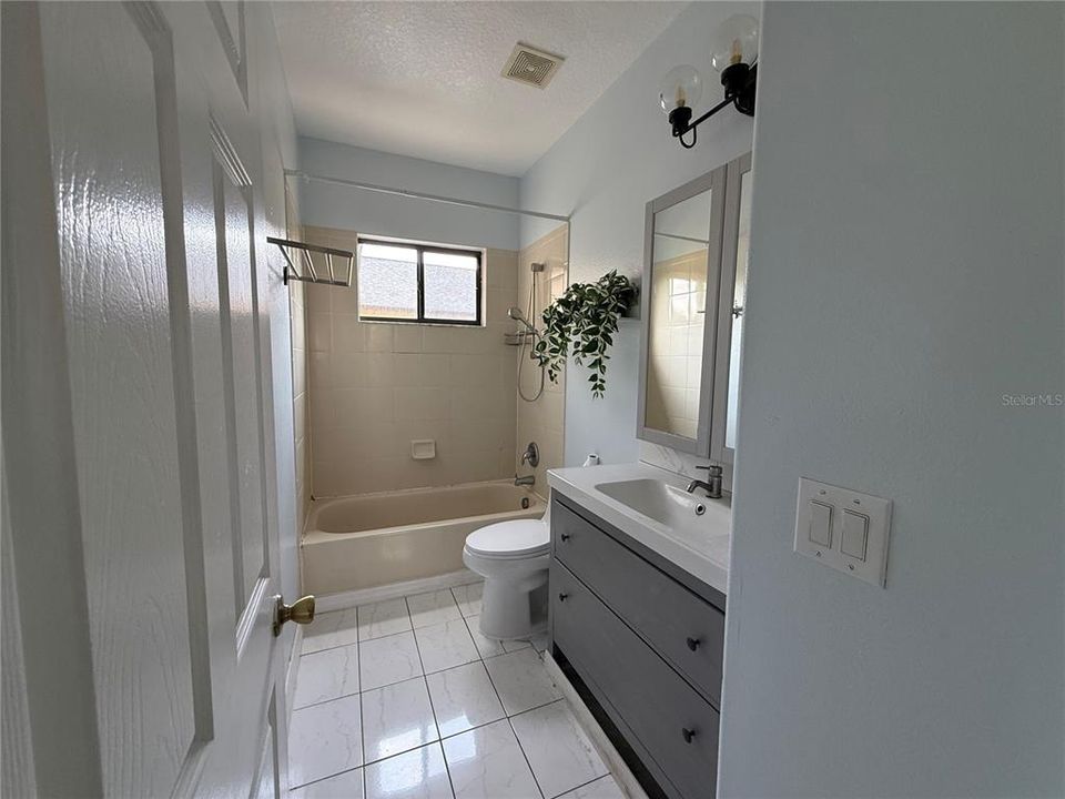 Active With Contract: $550,000 (4 beds, 2 baths, 2707 Square Feet)