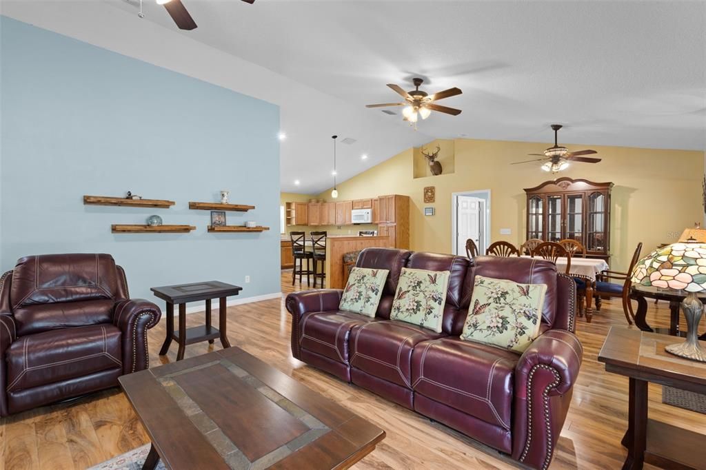 For Sale: $549,000 (3 beds, 2 baths, 1792 Square Feet)