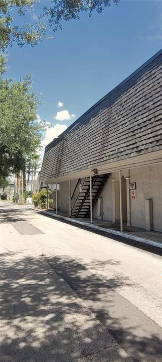 Под контрактом: $1,450 (1 спален, 1 ванн, 825 Квадратных фут)