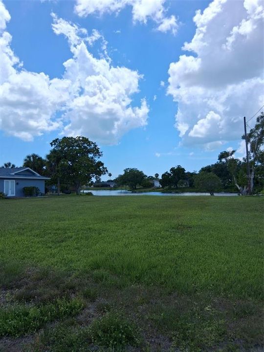 待售: $200,000 (0.22 acres)