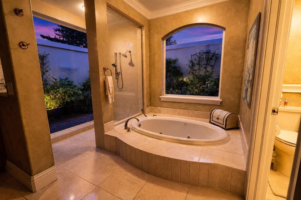 For Sale: $1,799,999 (5 beds, 4 baths, 6010 Square Feet)