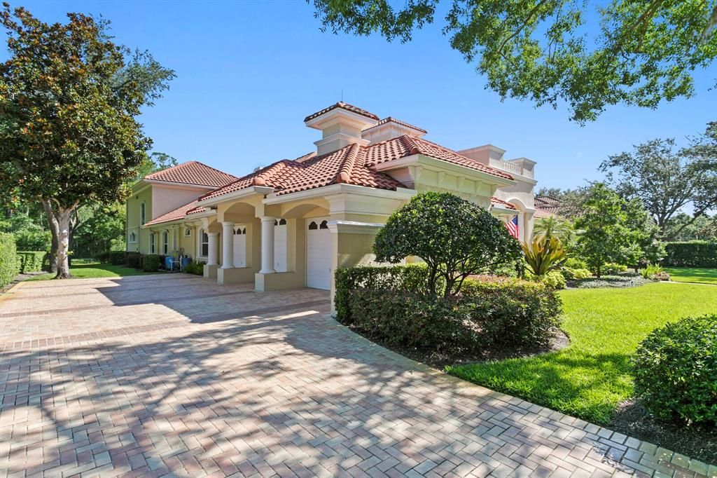 For Sale: $1,799,999 (5 beds, 4 baths, 6010 Square Feet)