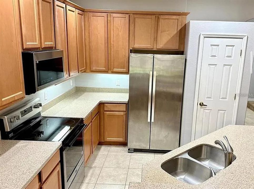 En Renta: $2,300 (3 camas, 2 baños, 1570 Pies cuadrados)