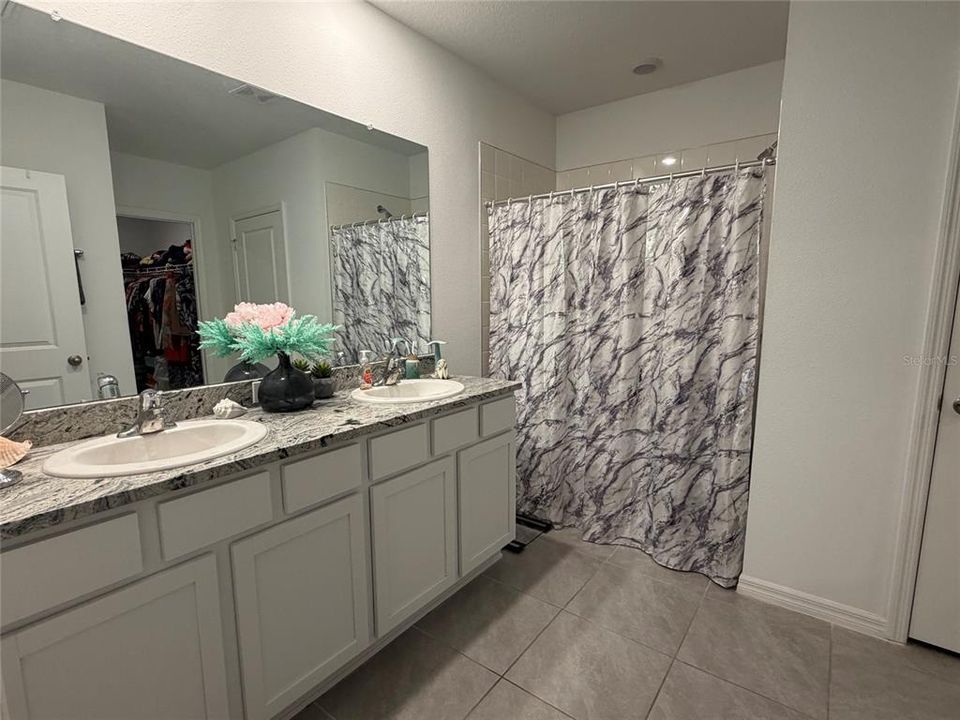 For Rent: $2,495 (4 beds, 2 baths, 1846 Square Feet)