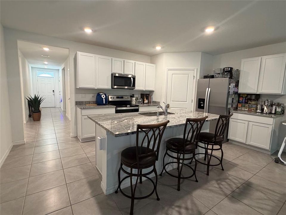 For Rent: $2,495 (4 beds, 2 baths, 1846 Square Feet)