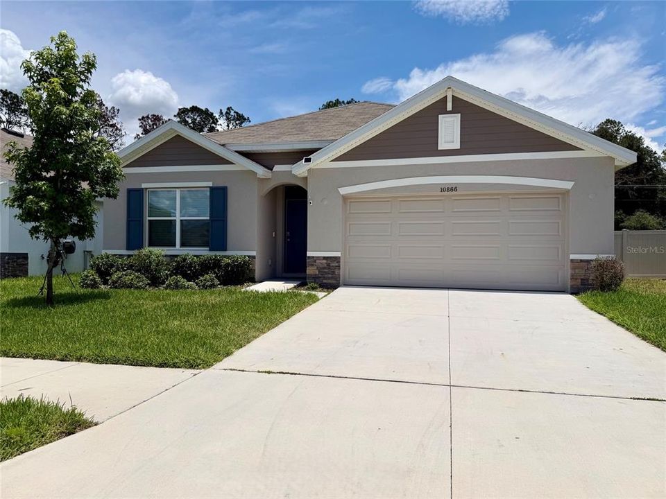 For Rent: $2,495 (4 beds, 2 baths, 1846 Square Feet)