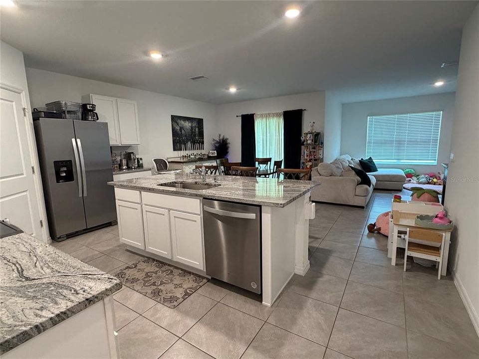 For Rent: $2,495 (4 beds, 2 baths, 1846 Square Feet)