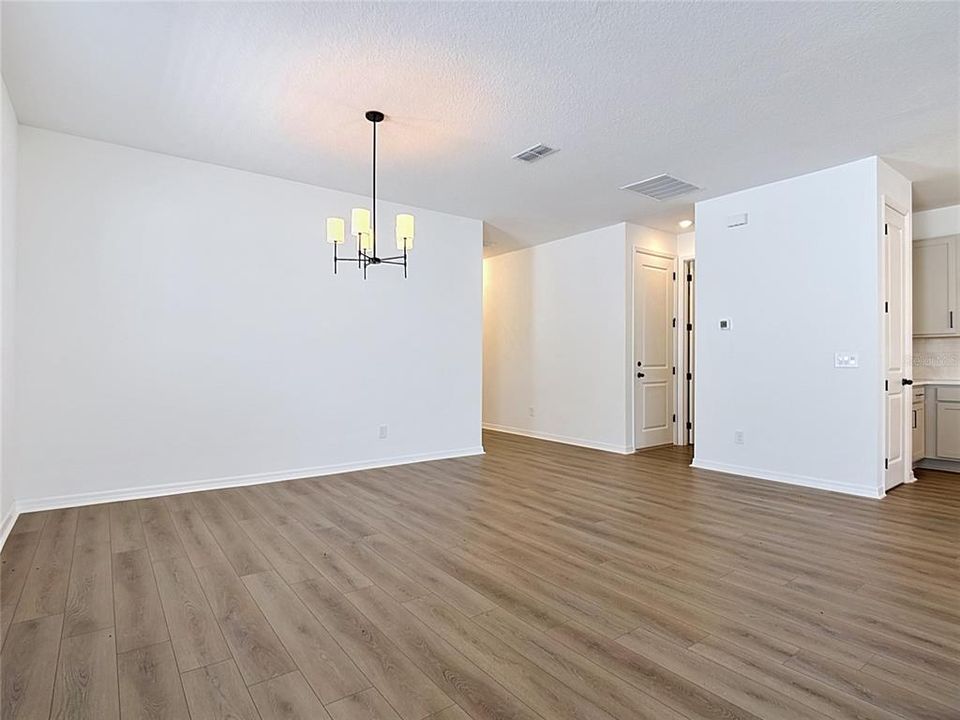 En Renta: $2,400 (3 camas, 2 baños, 2066 Pies cuadrados)