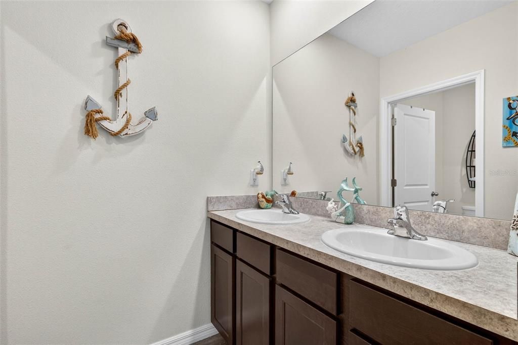 For Sale: $424,900 (5 beds, 3 baths, 2575 Square Feet)