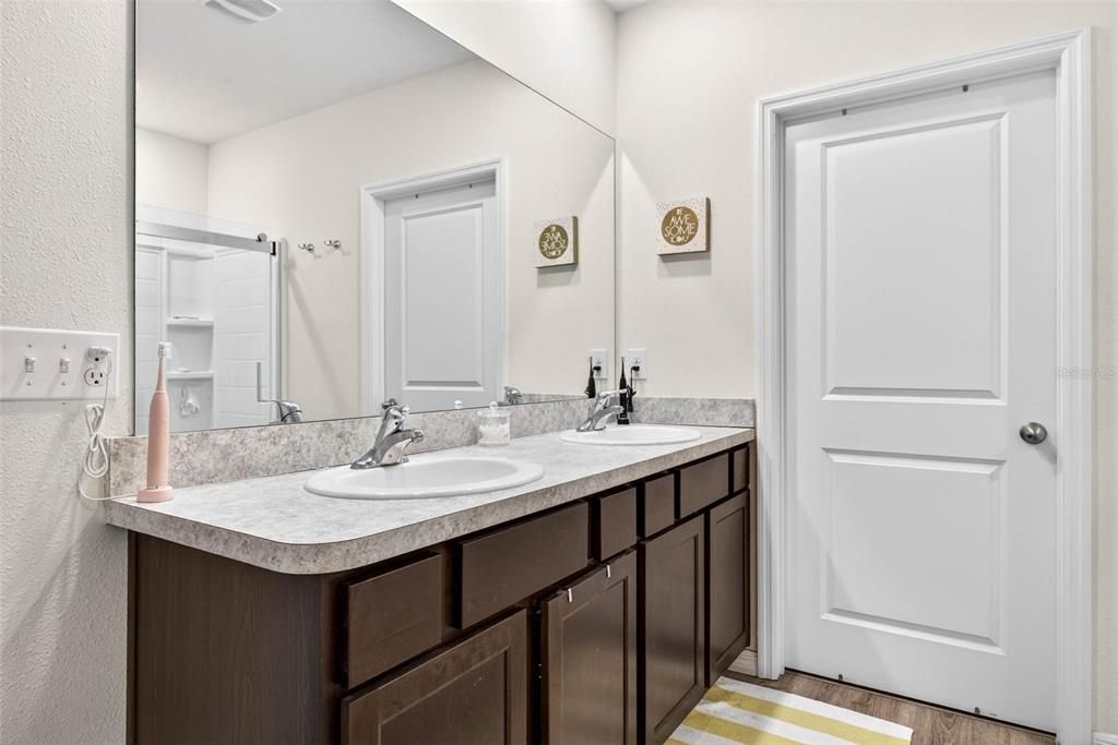 For Sale: $424,900 (5 beds, 3 baths, 2575 Square Feet)