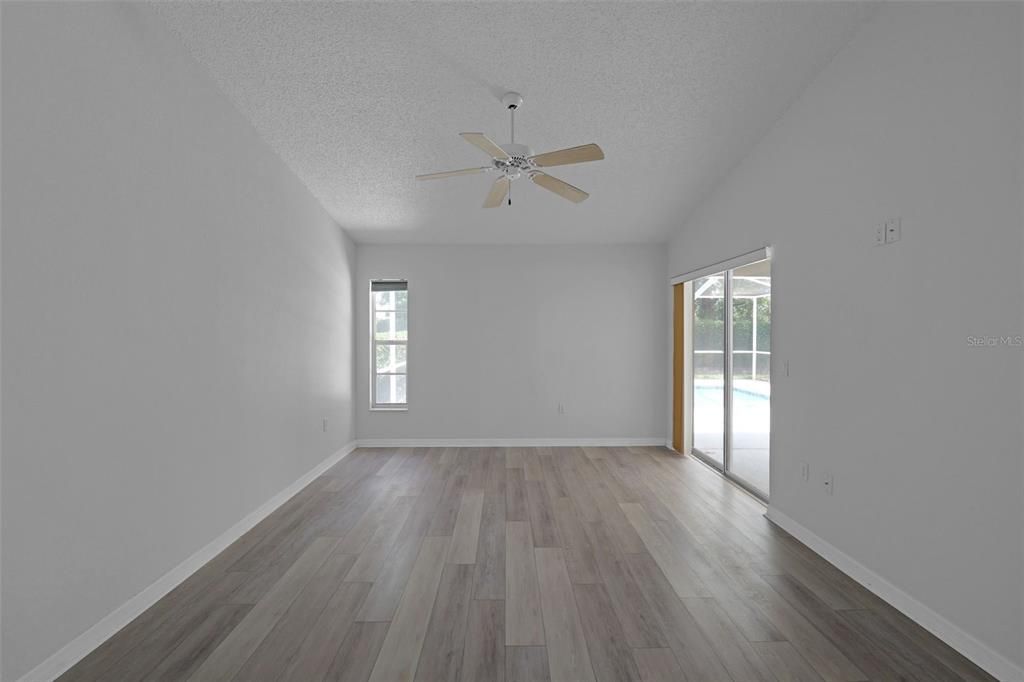For Sale: $362,800 (3 beds, 2 baths, 1589 Square Feet)
