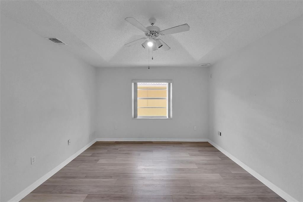 For Sale: $362,800 (3 beds, 2 baths, 1589 Square Feet)