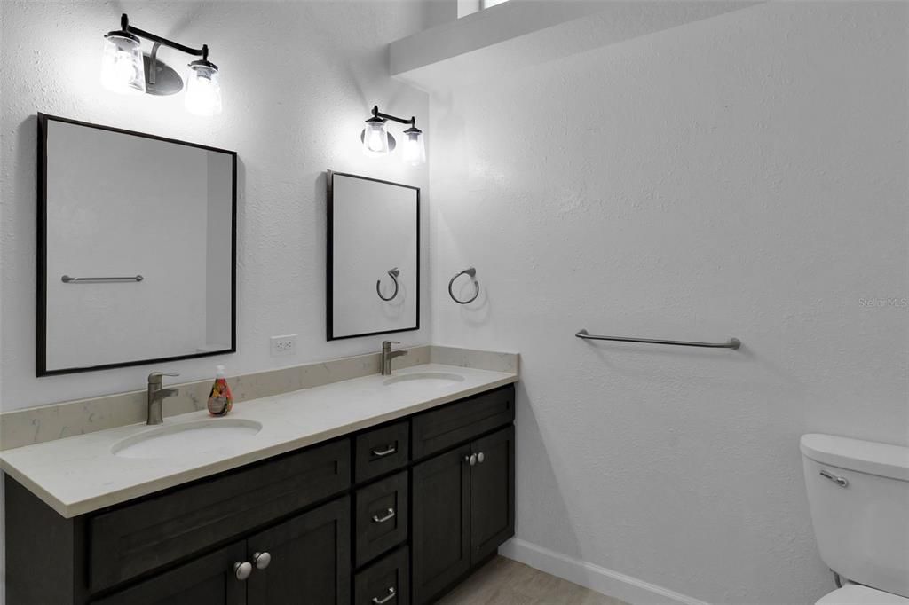 For Sale: $362,800 (3 beds, 2 baths, 1589 Square Feet)