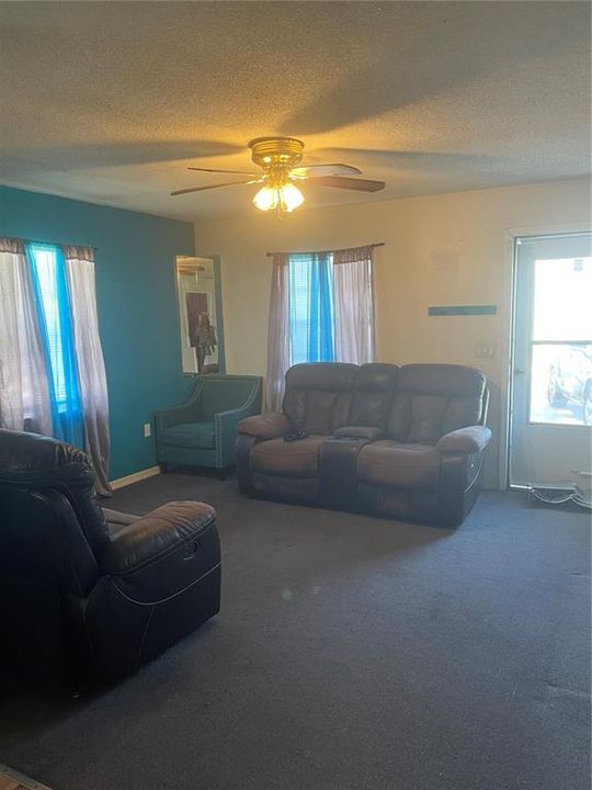 For Sale: $220,000 (3 beds, 2 baths, 1070 Square Feet)