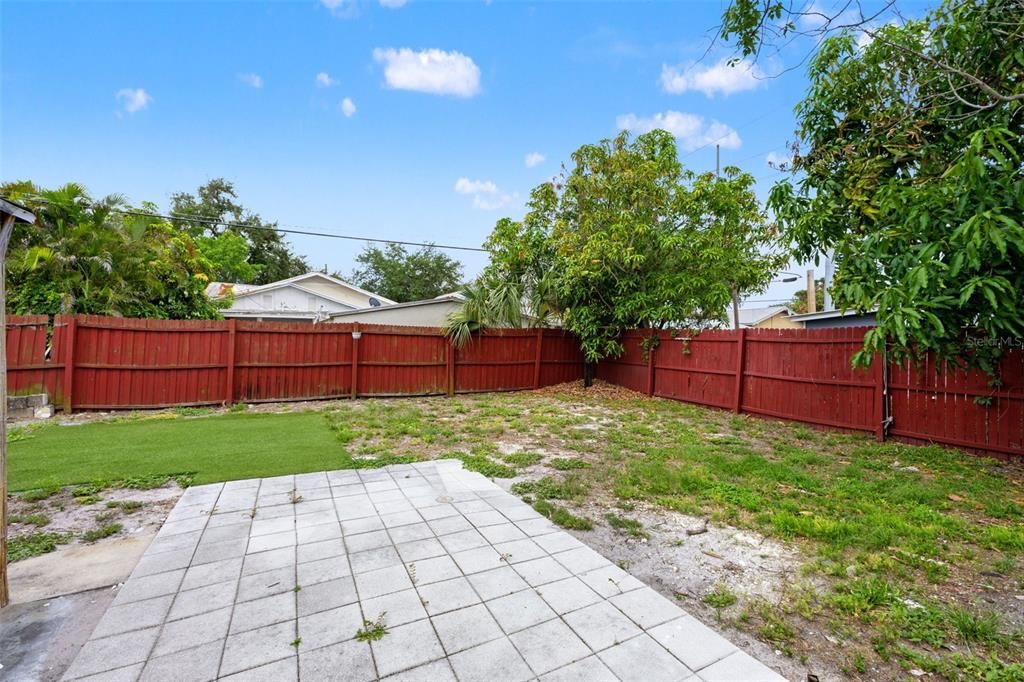 На продажу: $259,999 (2 спален, 1 ванн, 970 Квадратных фут)