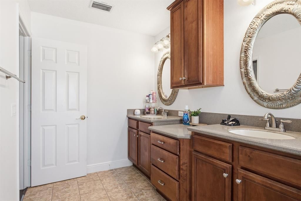 For Sale: $515,000 (5 beds, 3 baths, 3540 Square Feet)