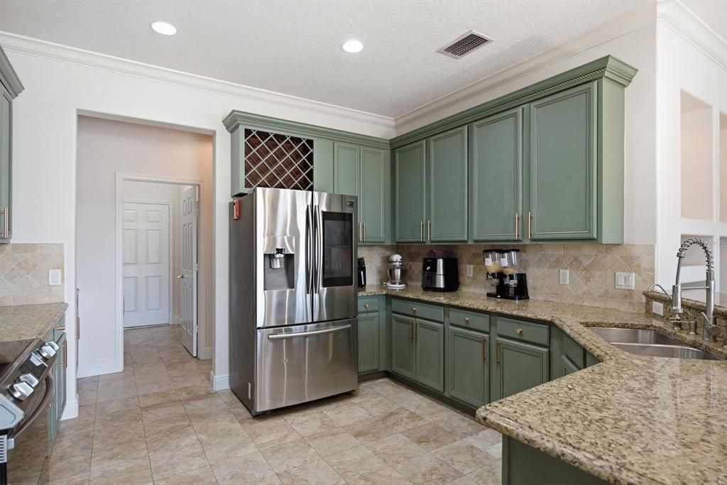For Sale: $515,000 (5 beds, 3 baths, 3540 Square Feet)