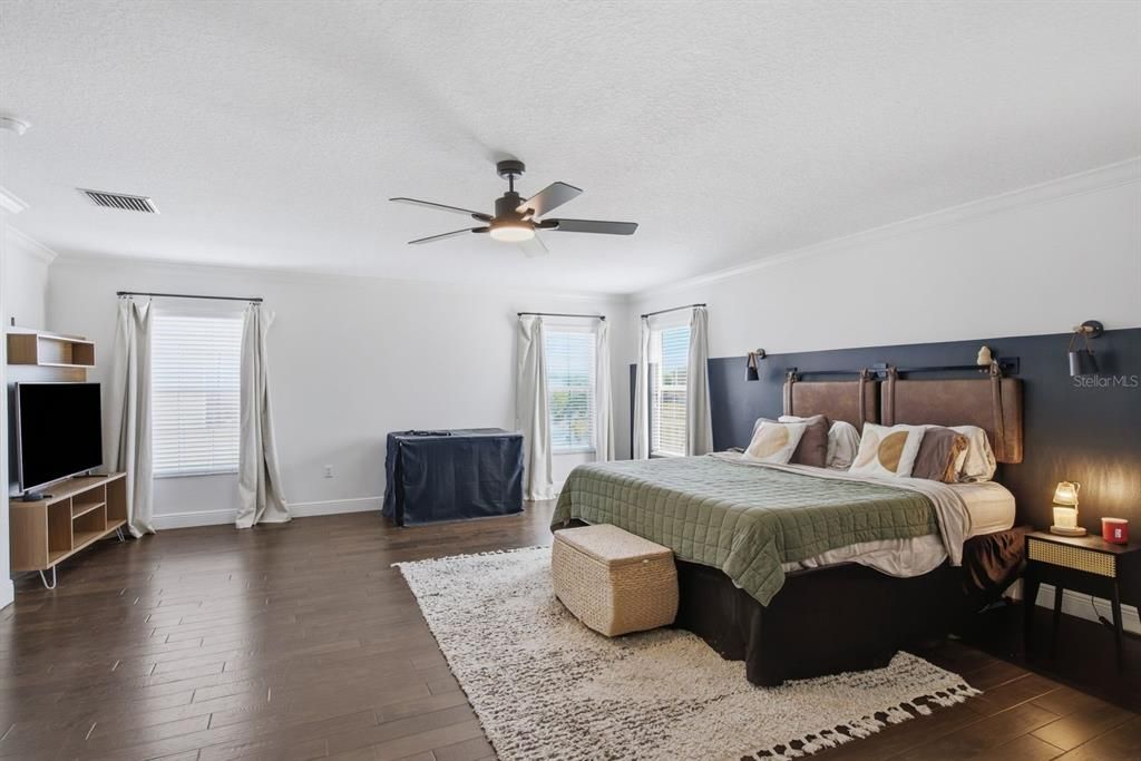 For Sale: $515,000 (5 beds, 3 baths, 3540 Square Feet)