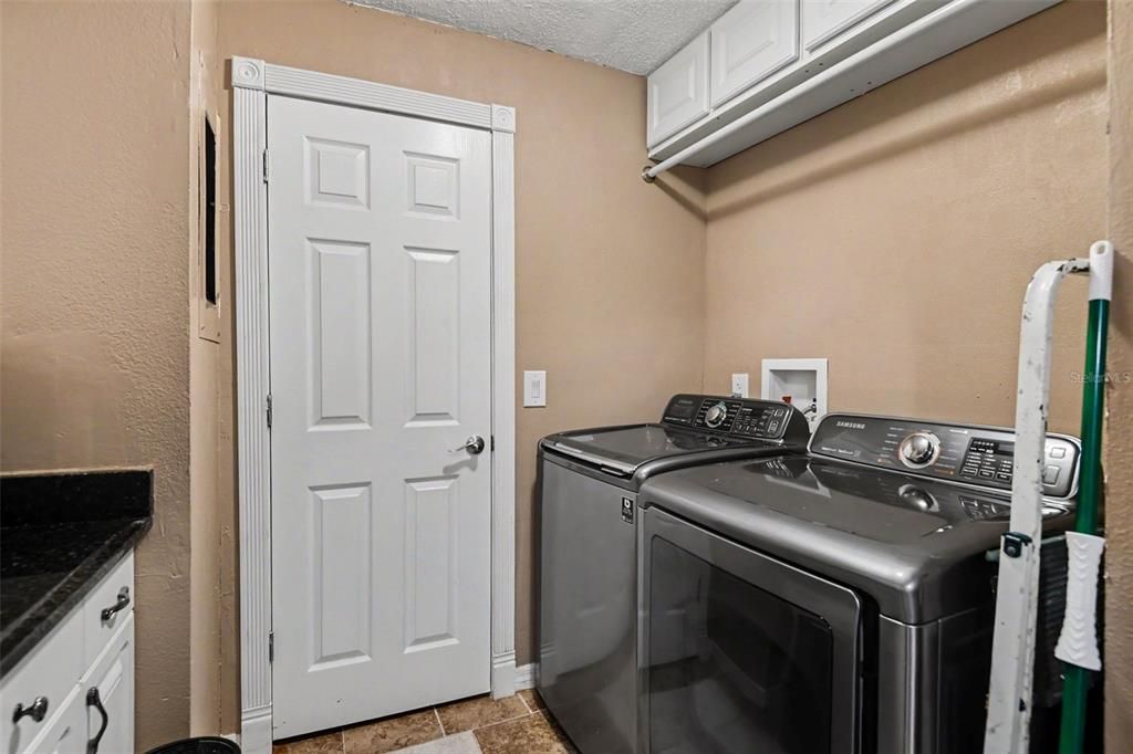 For Sale: $319,000 (3 beds, 2 baths, 1768 Square Feet)