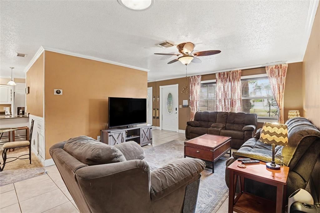 For Sale: $319,000 (3 beds, 2 baths, 1768 Square Feet)