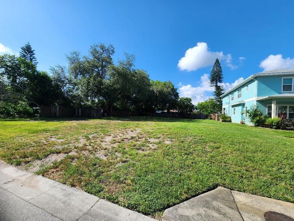 For Sale: $399,999 (0.23 acres)