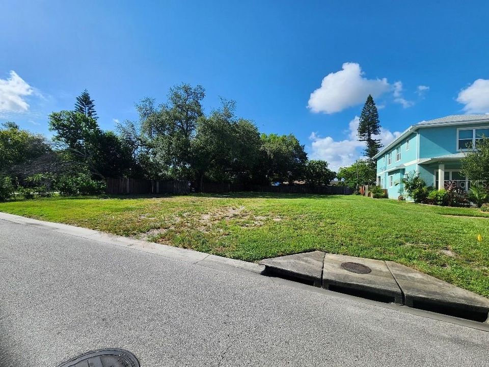 For Sale: $399,999 (0.23 acres)