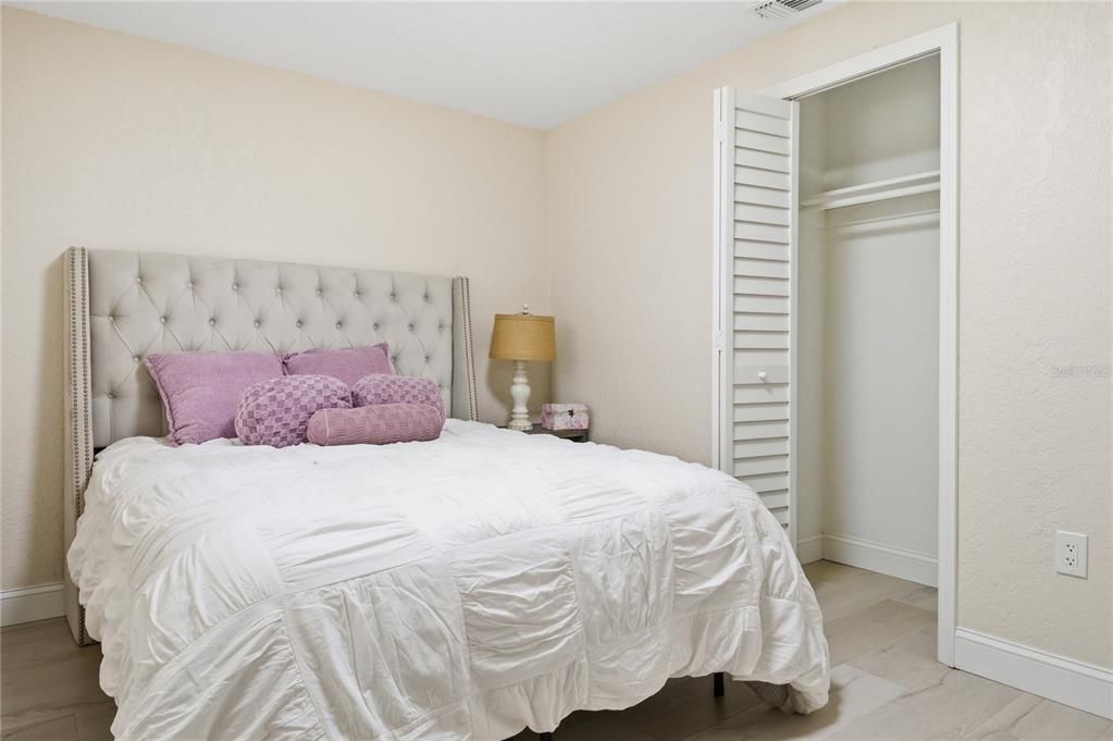 For Sale: $279,999 (3 beds, 2 baths, 1002 Square Feet)