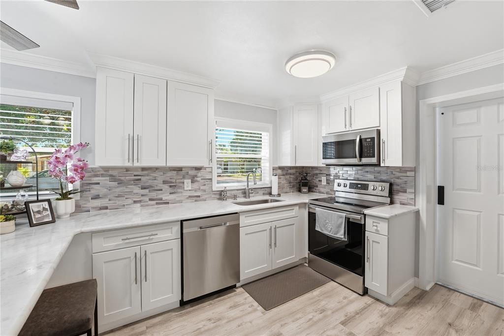 For Sale: $384,900 (3 beds, 2 baths, 1238 Square Feet)