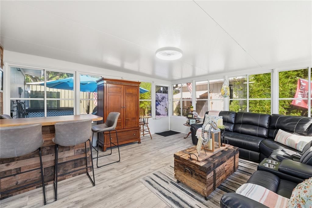 For Sale: $384,900 (3 beds, 2 baths, 1238 Square Feet)