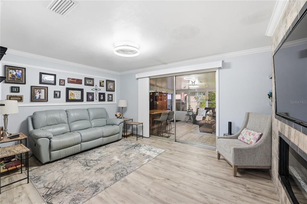For Sale: $384,900 (3 beds, 2 baths, 1238 Square Feet)