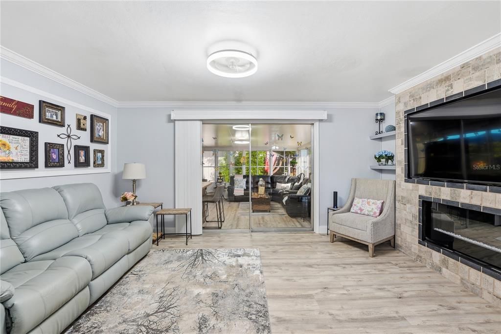 For Sale: $384,900 (3 beds, 2 baths, 1238 Square Feet)