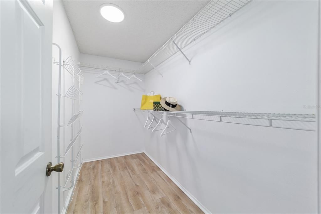 На продажу: $299,900 (2 спален, 2 ванн, 1248 Квадратных фут)