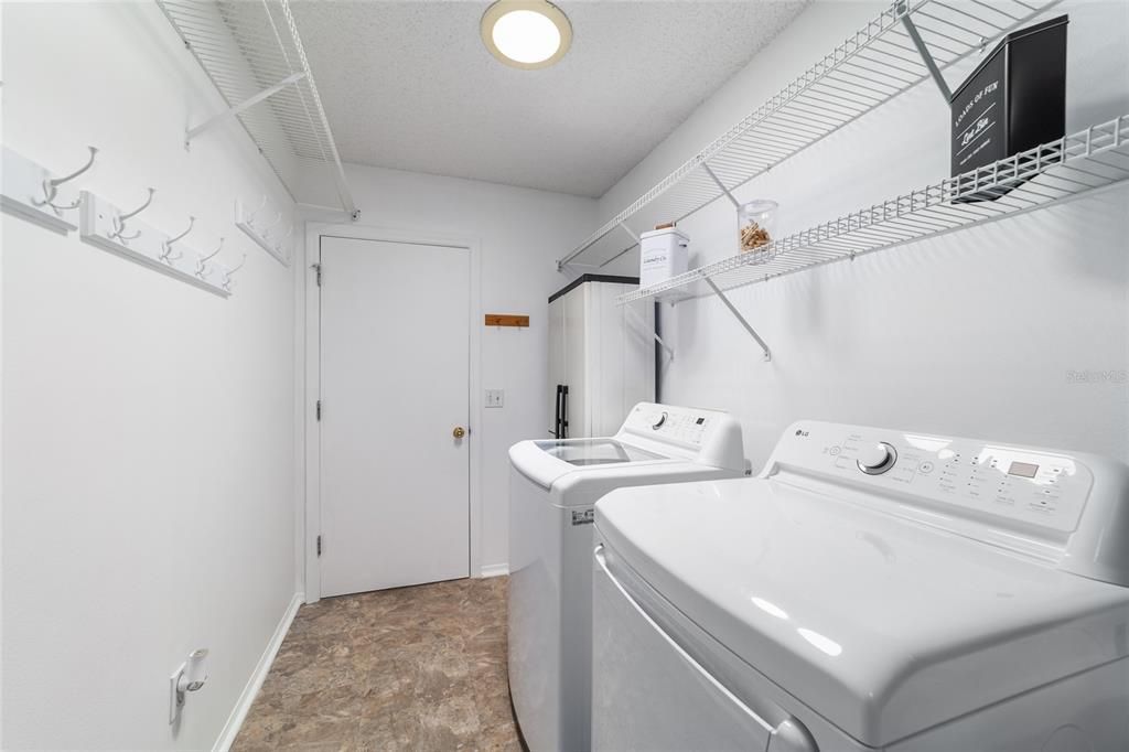 На продажу: $299,900 (2 спален, 2 ванн, 1248 Квадратных фут)