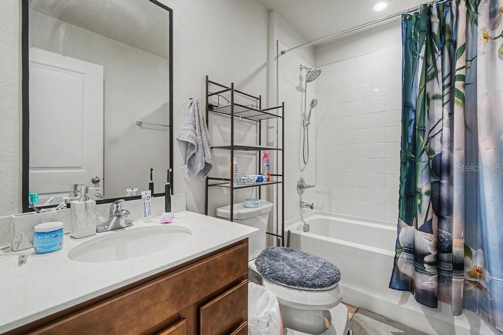 For Sale: $399,999 (4 beds, 2 baths, 2217 Square Feet)