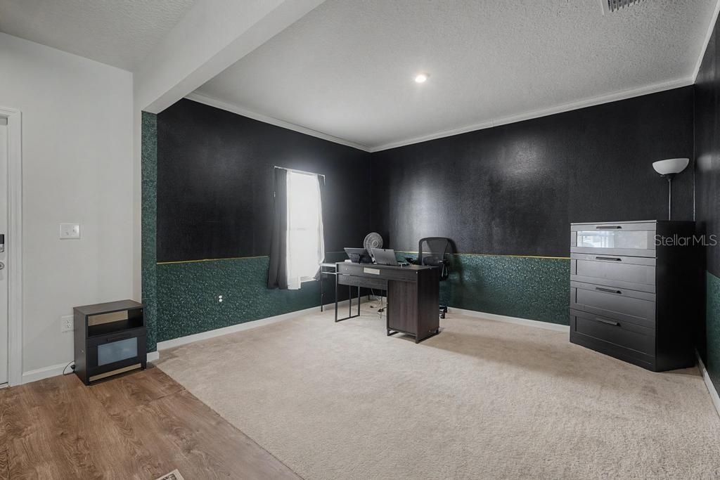For Sale: $399,999 (4 beds, 2 baths, 2217 Square Feet)