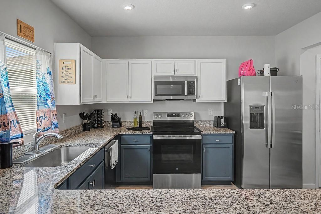 For Sale: $399,999 (4 beds, 2 baths, 2217 Square Feet)