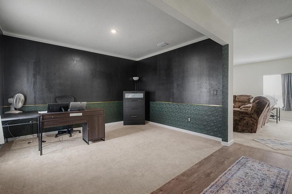 For Sale: $399,999 (4 beds, 2 baths, 2217 Square Feet)