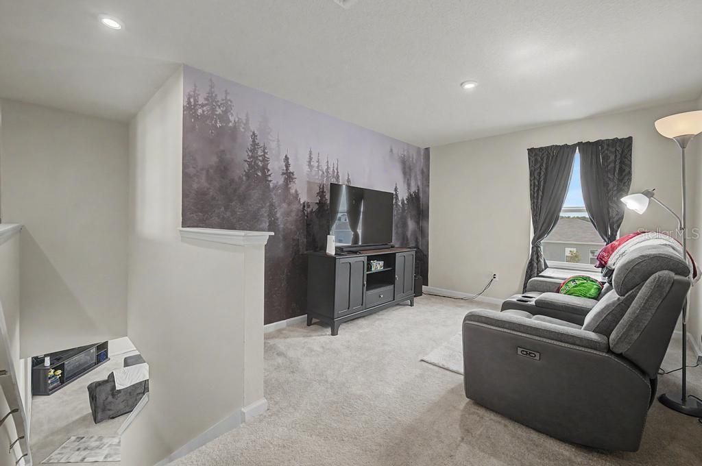 For Sale: $399,999 (4 beds, 2 baths, 2217 Square Feet)