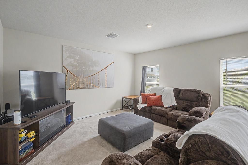 For Sale: $399,999 (4 beds, 2 baths, 2217 Square Feet)