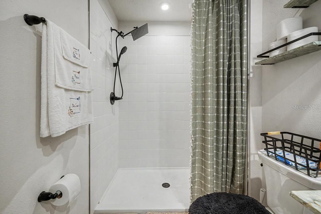 For Sale: $399,999 (4 beds, 2 baths, 2217 Square Feet)