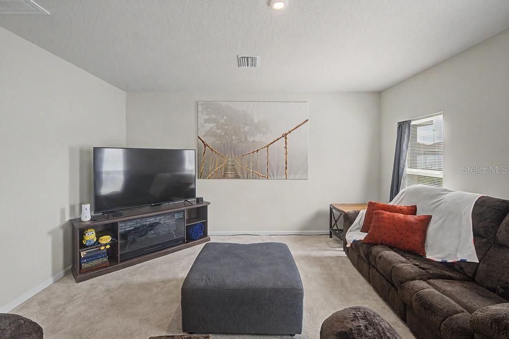 For Sale: $399,999 (4 beds, 2 baths, 2217 Square Feet)
