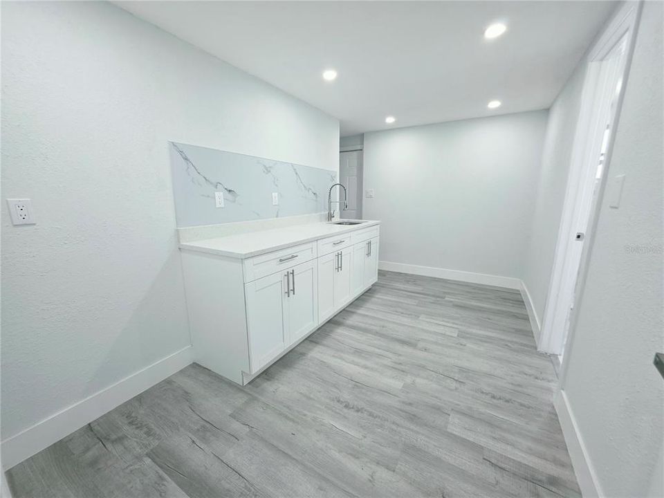 For Sale: $335,000 (5 beds, 3 baths, 1847 Square Feet)