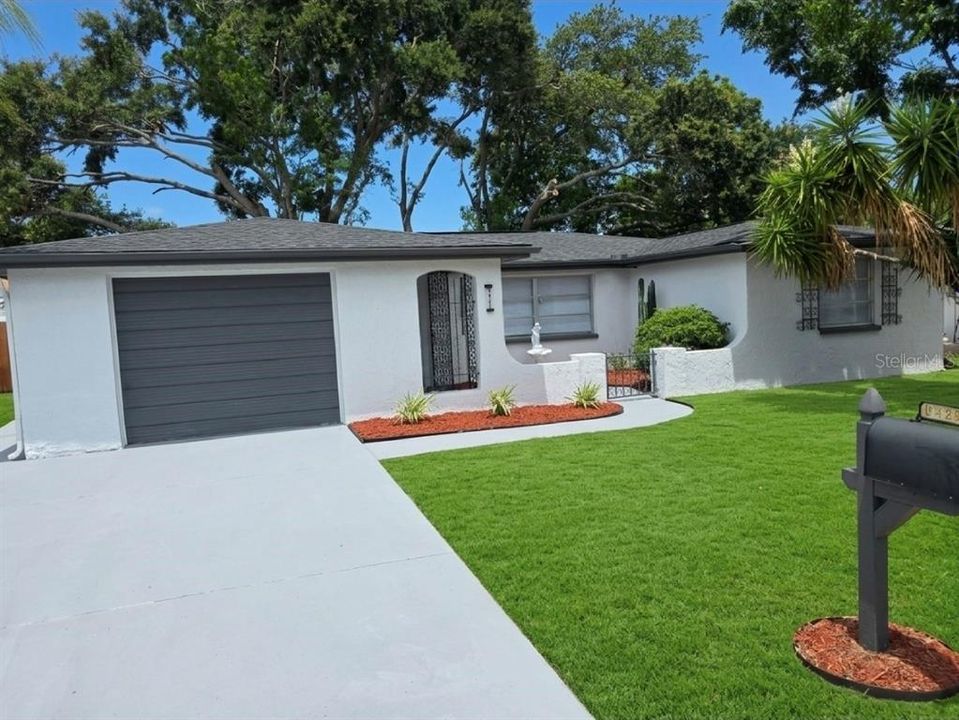 For Sale: $335,000 (5 beds, 3 baths, 1847 Square Feet)