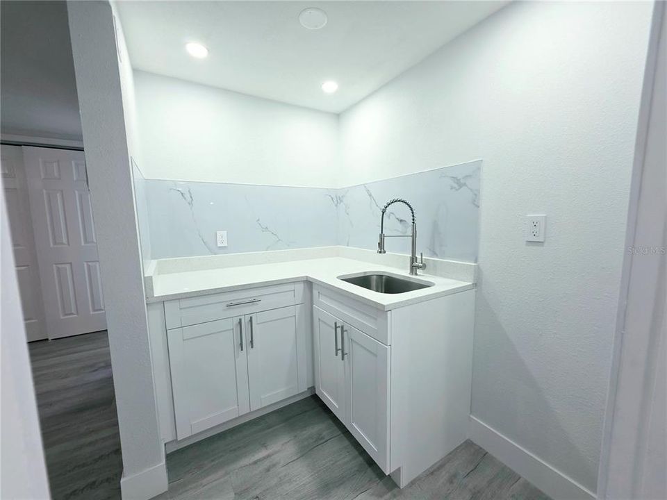 For Sale: $335,000 (5 beds, 3 baths, 1847 Square Feet)